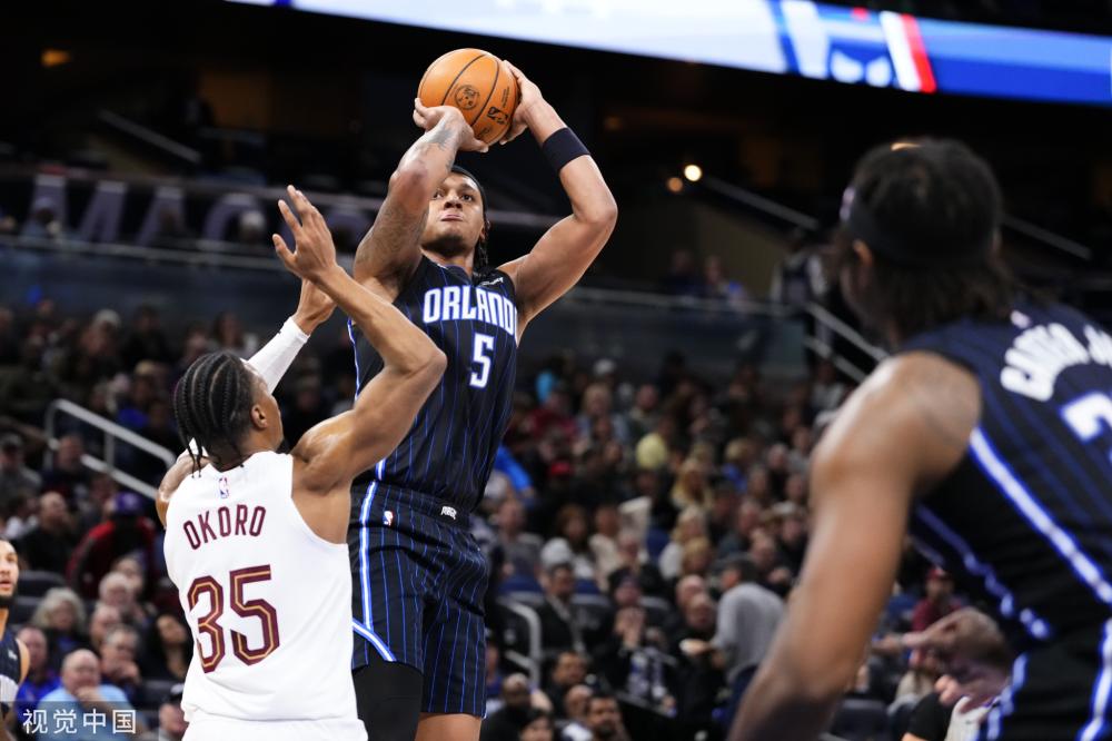 只打一节好球！杜兰特末节0分，全场出现5次失误（只闪一节！杜兰特末节挂零，全场5次失误）