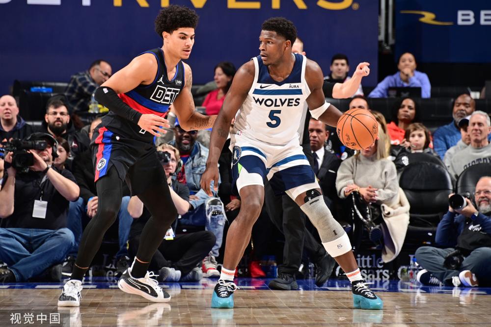 亚冠生死博弈！布里兰主场怒怼江原FC，8球神锋剑指出线（亚冠生死战！布里兰主场死磕江原FC，8球锋霸直指出线）