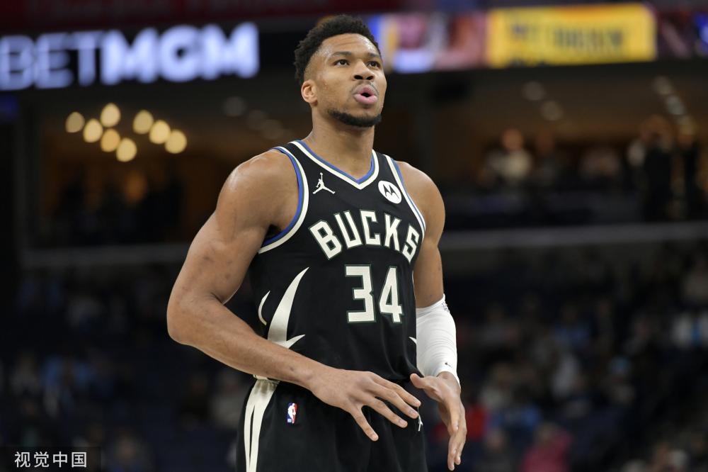 收到国足纪念球衣，尹鸿博：感谢祖国，为国出战是最大骄傲（获赠国足纪念球衣，尹鸿博致谢祖国：为国出战是我最大的荣耀）