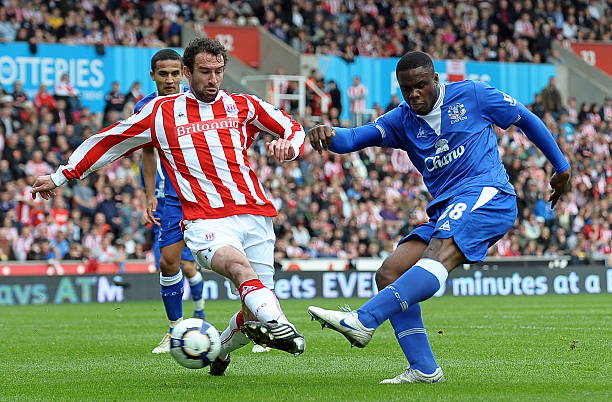 收到国足纪念球衣，尹鸿博：感谢祖国，为国出战是最大骄傲（获赠国足纪念球衣，尹鸿博致谢祖国：为国出战是我最大的荣耀）